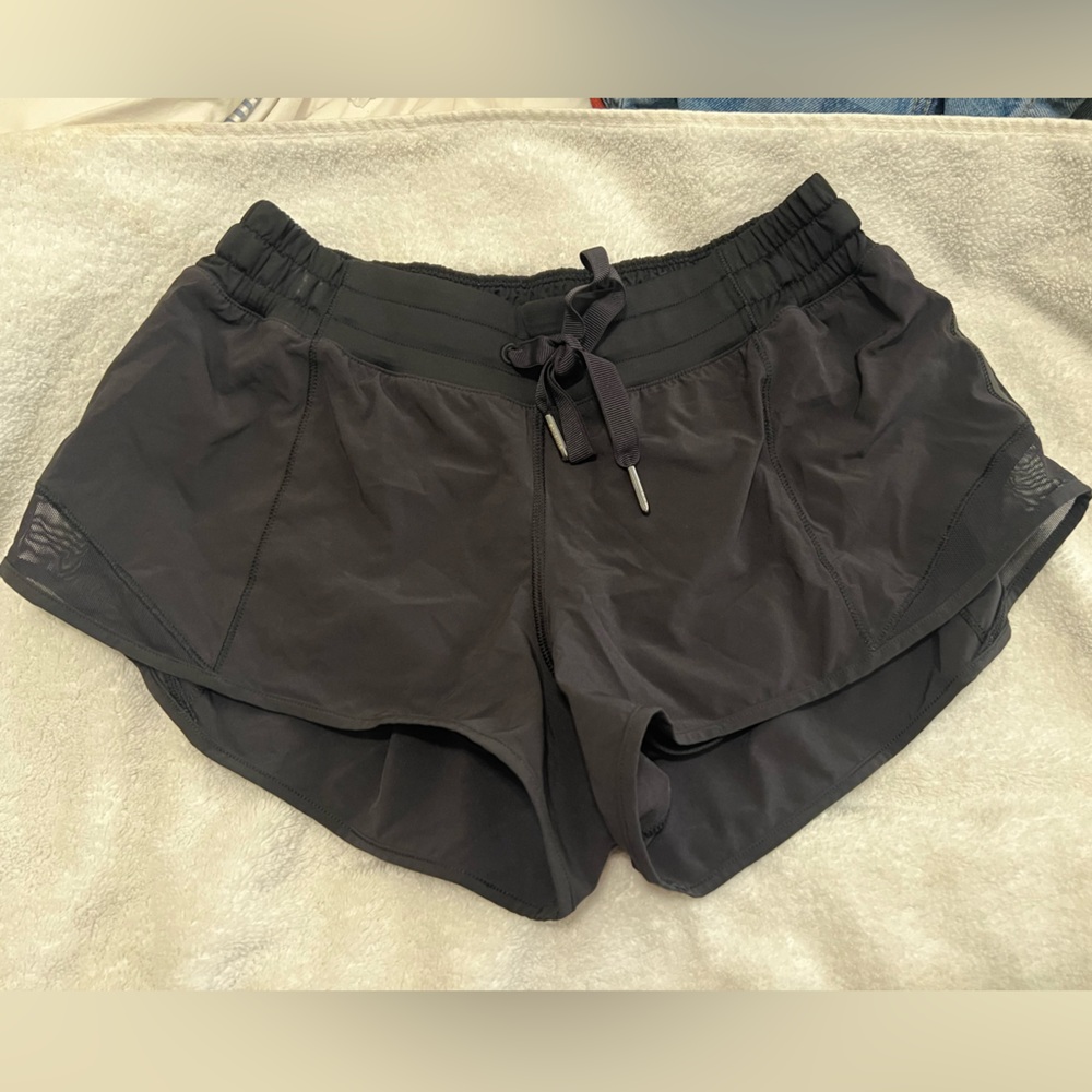 Black lululemon 2016 hottie hot shorts size 6
